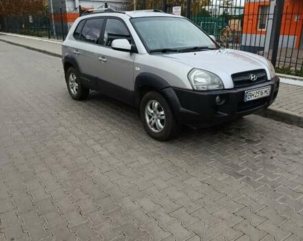 Сірий Хендай Туксон, об'ємом двигуна 2 л та пробігом 335 тис. км за 7200 $, фото 6 на Automoto.ua