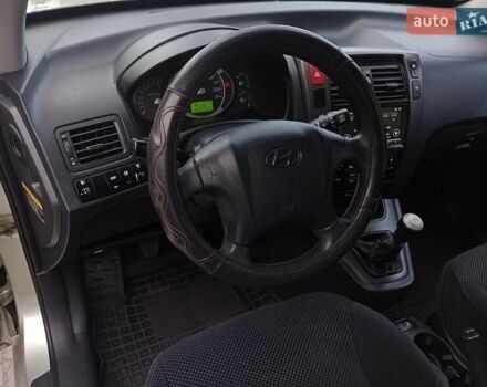 Сірий Хендай Туксон, об'ємом двигуна 1.98 л та пробігом 225 тис. км за 6999 $, фото 28 на Automoto.ua