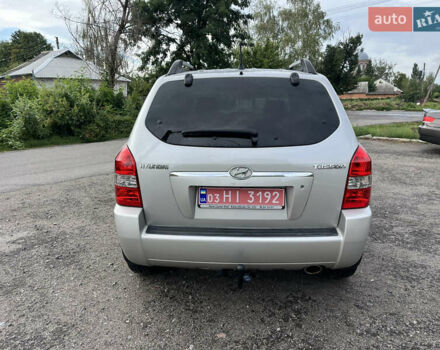 Серый Хендай Туксон, объемом двигателя 1.98 л и пробегом 193 тыс. км за 8400 $, фото 16 на Automoto.ua