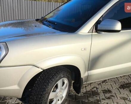 Серый Хендай Туксон, объемом двигателя 1.98 л и пробегом 193 тыс. км за 8400 $, фото 11 на Automoto.ua