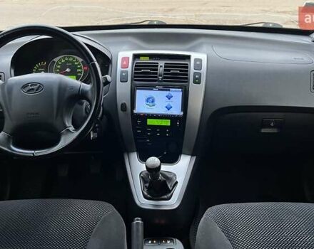 Сірий Хендай Туксон, об'ємом двигуна 1.98 л та пробігом 281 тис. км за 7200 $, фото 9 на Automoto.ua