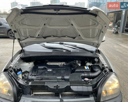 Серый Хендай Туксон, объемом двигателя 2 л и пробегом 290 тыс. км за 6500 $, фото 12 на Automoto.ua