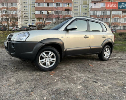 Сірий Хендай Туксон, об'ємом двигуна 2 л та пробігом 223 тис. км за 8500 $, фото 2 на Automoto.ua