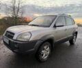 Хендай Туксон 2007 у Ахтырке на Automoto.ua Сірий Хендай Туксон, об'ємом двигуна 2 л та пробігом 192 тис. км за 6950 $, фото 1 на Automoto.ua