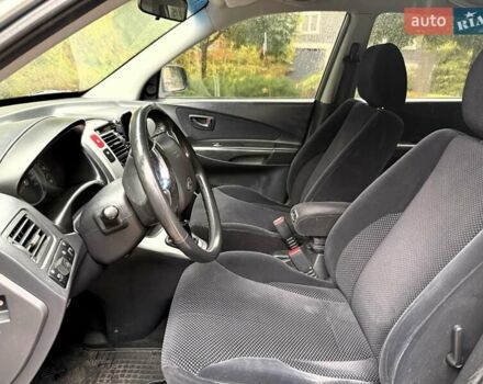 Серый Хендай Туксон, объемом двигателя 1.98 л и пробегом 218 тыс. км за 7900 $, фото 10 на Automoto.ua