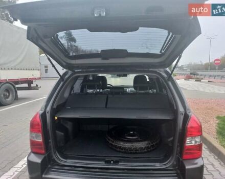 Сірий Хендай Туксон, об'ємом двигуна 2 л та пробігом 190 тис. км за 8600 $, фото 65 на Automoto.ua