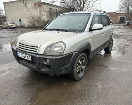 Серый Хендай Туксон, объемом двигателя 2 л и пробегом 350 тыс. км за 3850 $, фото 1 на Automoto.ua