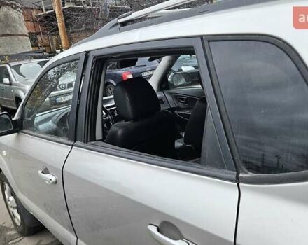 Серый Хендай Туксон, объемом двигателя 2 л и пробегом 330 тыс. км за 4000 $, фото 18 на Automoto.ua