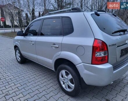 Серый Хендай Туксон, объемом двигателя 2 л и пробегом 240 тыс. км за 8300 $, фото 45 на Automoto.ua