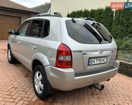 Серый Хендай Туксон, объемом двигателя 1.98 л и пробегом 217 тыс. км за 8500 $, фото 7 на Automoto.ua
