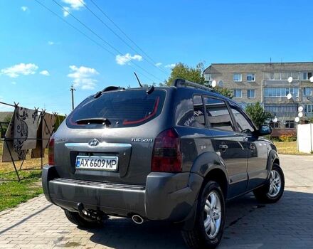 Серый Хендай Туксон, объемом двигателя 2 л и пробегом 210 тыс. км за 7900 $, фото 1 на Automoto.ua