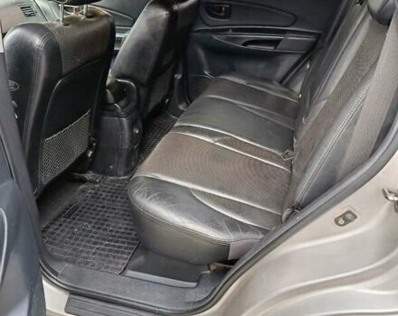 Сірий Хендай Туксон, об'ємом двигуна 2 л та пробігом 335 тис. км за 7200 $, фото 10 на Automoto.ua