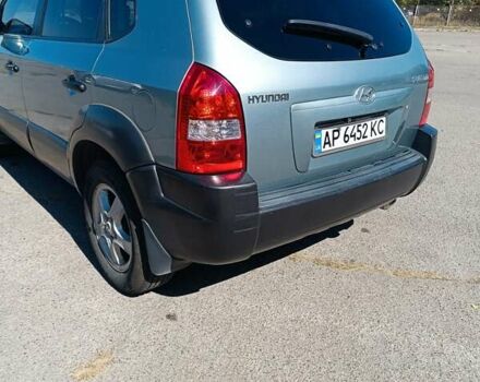 Серый Хендай Туксон, объемом двигателя 1.98 л и пробегом 235 тыс. км за 7500 $, фото 3 на Automoto.ua