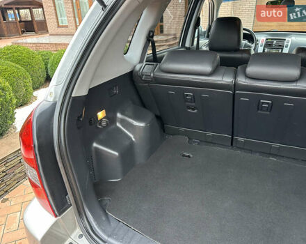 Серый Хендай Туксон, объемом двигателя 1.98 л и пробегом 217 тыс. км за 8500 $, фото 39 на Automoto.ua