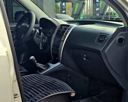 Сірий Хендай Туксон, об'ємом двигуна 2 л та пробігом 198 тис. км за 8250 $, фото 19 на Automoto.ua