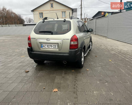 Серый Хендай Туксон, объемом двигателя 1.98 л и пробегом 194 тыс. км за 5500 $, фото 4 на Automoto.ua