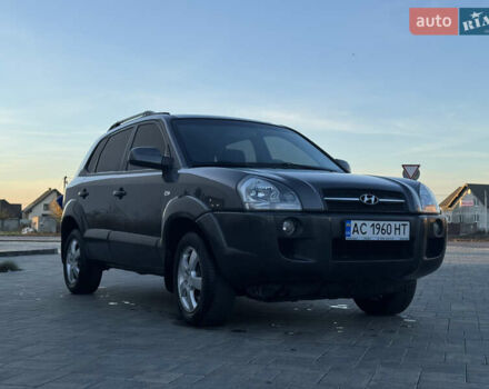 Серый Хендай Туксон, объемом двигателя 1.99 л и пробегом 315 тыс. км за 7300 $, фото 2 на Automoto.ua