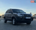 Серый Хендай Туксон, объемом двигателя 1.99 л и пробегом 315 тыс. км за 7300 $, фото 2 на Automoto.ua