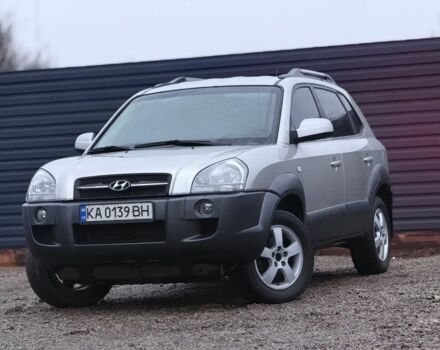 Серый Хендай Туксон, объемом двигателя 2 л и пробегом 305 тыс. км за 7200 $, фото 1 на Automoto.ua