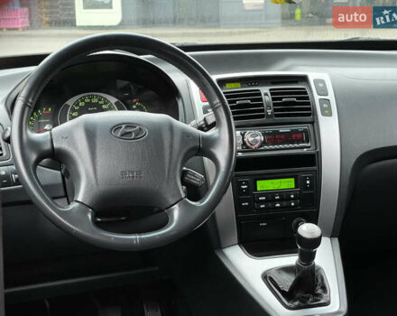 Серый Хендай Туксон, объемом двигателя 2 л и пробегом 182 тыс. км за 7600 $, фото 20 на Automoto.ua
