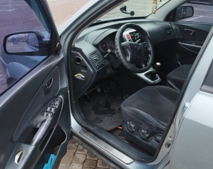 Серый Хендай Туксон, объемом двигателя 2 л и пробегом 2 тыс. км за 6800 $, фото 8 на Automoto.ua