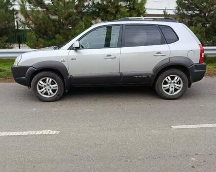 Сірий Хендай Туксон, об'ємом двигуна 2 л та пробігом 335 тис. км за 7200 $, фото 4 на Automoto.ua