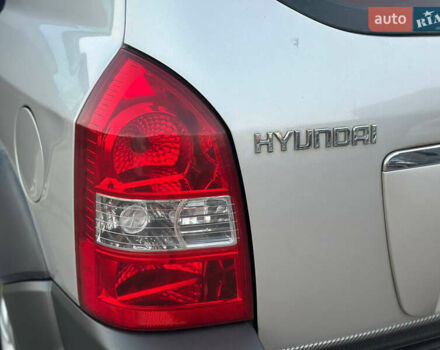 Серый Хендай Туксон, объемом двигателя 1.98 л и пробегом 167 тыс. км за 7300 $, фото 36 на Automoto.ua