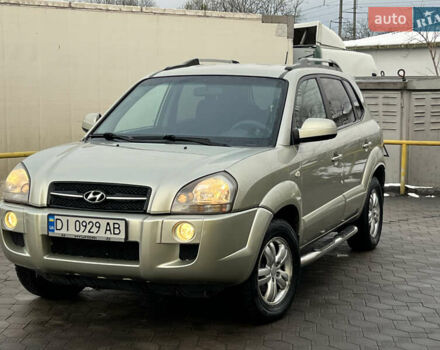 Сірий Хендай Туксон, об'ємом двигуна 2 л та пробігом 257 тис. км за 6550 $, фото 3 на Automoto.ua