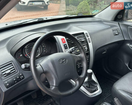 Серый Хендай Туксон, объемом двигателя 1.98 л и пробегом 217 тыс. км за 8500 $, фото 31 на Automoto.ua