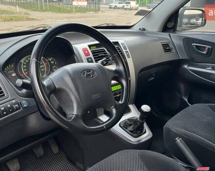 Сірий Хендай Туксон, об'ємом двигуна 1.98 л та пробігом 281 тис. км за 7200 $, фото 6 на Automoto.ua