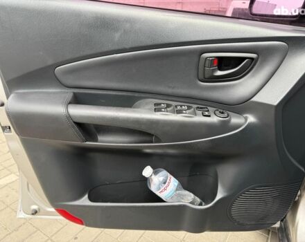 Серый Хендай Туксон, объемом двигателя 2 л и пробегом 214 тыс. км за 7990 $, фото 19 на Automoto.ua