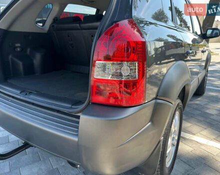 Сірий Хендай Туксон, об'ємом двигуна 1.98 л та пробігом 169 тис. км за 7300 $, фото 11 на Automoto.ua