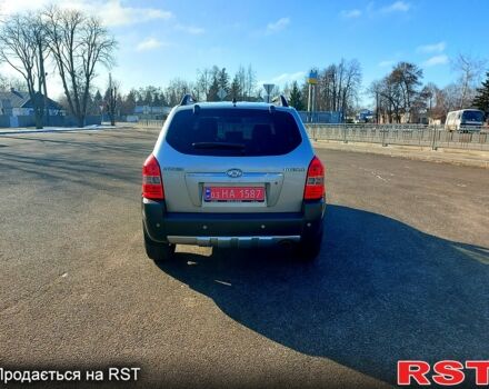 Серый Хендай Туксон, объемом двигателя 20 л и пробегом 252 тыс. км за 7800 $, фото 1 на Automoto.ua
