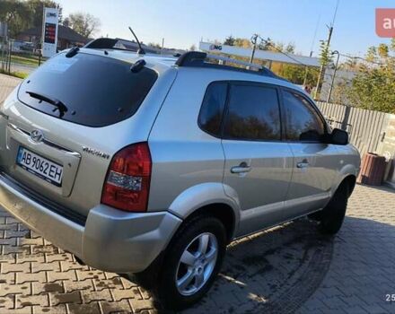 Серый Хендай Туксон, объемом двигателя 1.98 л и пробегом 193 тыс. км за 8400 $, фото 3 на Automoto.ua