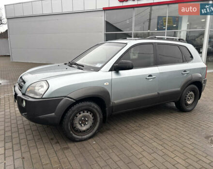 Сірий Хендай Туксон, об'ємом двигуна 2 л та пробігом 255 тис. км за 7600 $, фото 4 на Automoto.ua