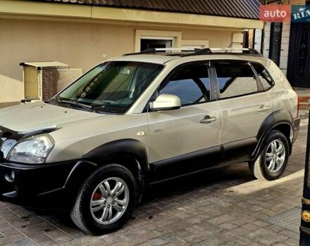 Сірий Хендай Туксон, об'ємом двигуна 2 л та пробігом 198 тис. км за 8250 $, фото 1 на Automoto.ua