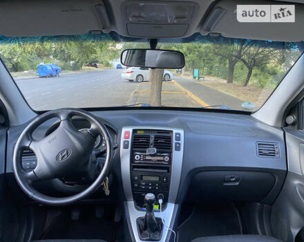 Серый Хендай Туксон, объемом двигателя 2 л и пробегом 218 тыс. км за 7500 $, фото 9 на Automoto.ua