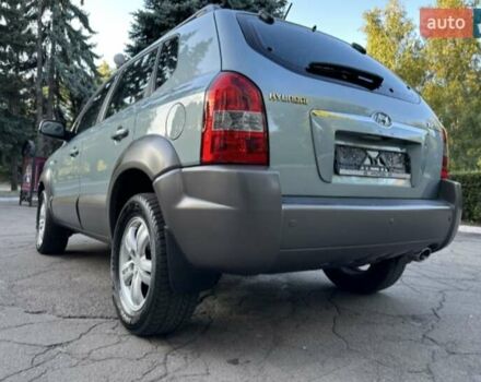 Серый Хендай Туксон, объемом двигателя 2 л и пробегом 110 тыс. км за 10200 $, фото 7 на Automoto.ua