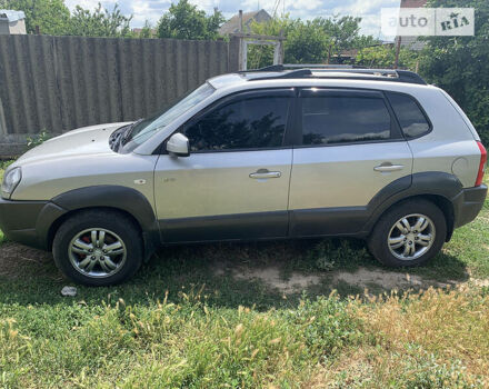 Сірий Хендай Туксон, об'ємом двигуна 1.98 л та пробігом 227 тис. км за 7500 $, фото 4 на Automoto.ua