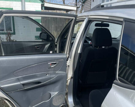 Серый Хендай Туксон, объемом двигателя 2 л и пробегом 217 тыс. км за 7800 $, фото 5 на Automoto.ua