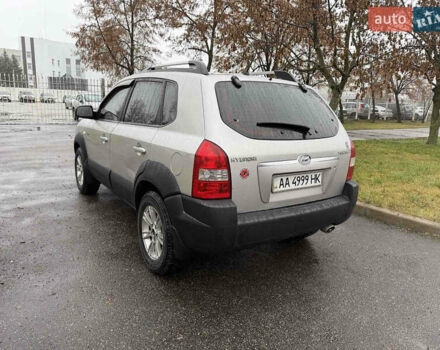 Серый Хендай Туксон, объемом двигателя 1.98 л и пробегом 220 тыс. км за 6200 $, фото 3 на Automoto.ua