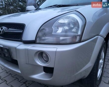 Серый Хендай Туксон, объемом двигателя 2 л и пробегом 240 тыс. км за 8300 $, фото 91 на Automoto.ua