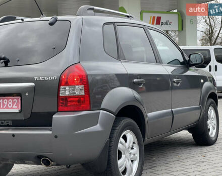 Серый Хендай Туксон, объемом двигателя 2 л и пробегом 182 тыс. км за 7600 $, фото 13 на Automoto.ua