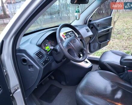 Серый Хендай Туксон, объемом двигателя 2 л и пробегом 240 тыс. км за 8300 $, фото 145 на Automoto.ua