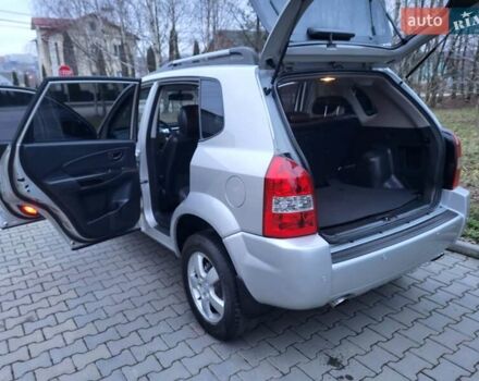 Серый Хендай Туксон, объемом двигателя 2 л и пробегом 240 тыс. км за 8300 $, фото 78 на Automoto.ua