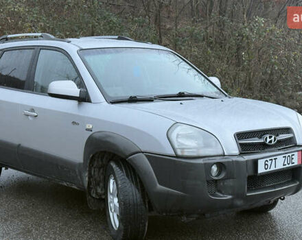 Серый Хендай Туксон, объемом двигателя 2 л и пробегом 222 тыс. км за 7950 $, фото 2 на Automoto.ua