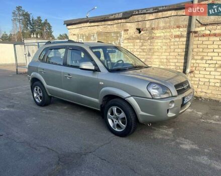 Серый Хендай Туксон, объемом двигателя 2 л и пробегом 188 тыс. км за 8500 $, фото 2 на Automoto.ua