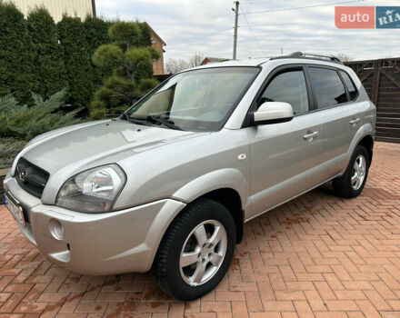 Серый Хендай Туксон, объемом двигателя 1.98 л и пробегом 217 тыс. км за 8500 $, фото 5 на Automoto.ua