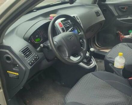Серый Хендай Туксон, объемом двигателя 1.98 л и пробегом 169 тыс. км за 7500 $, фото 13 на Automoto.ua