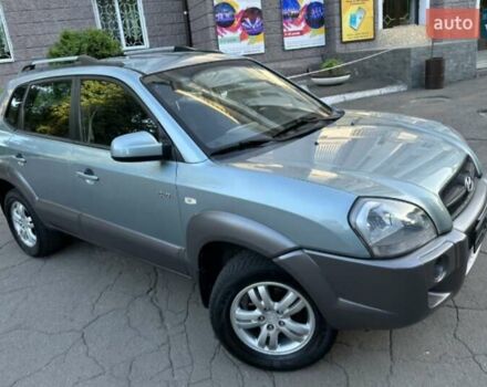 Серый Хендай Туксон, объемом двигателя 2 л и пробегом 110 тыс. км за 10200 $, фото 5 на Automoto.ua